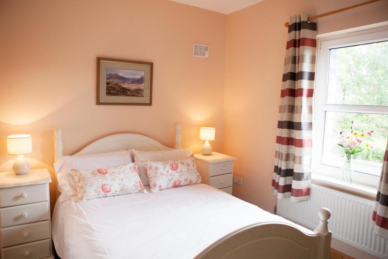 Villa Inviting 4-Bed House In Strokestown Extérieur photo