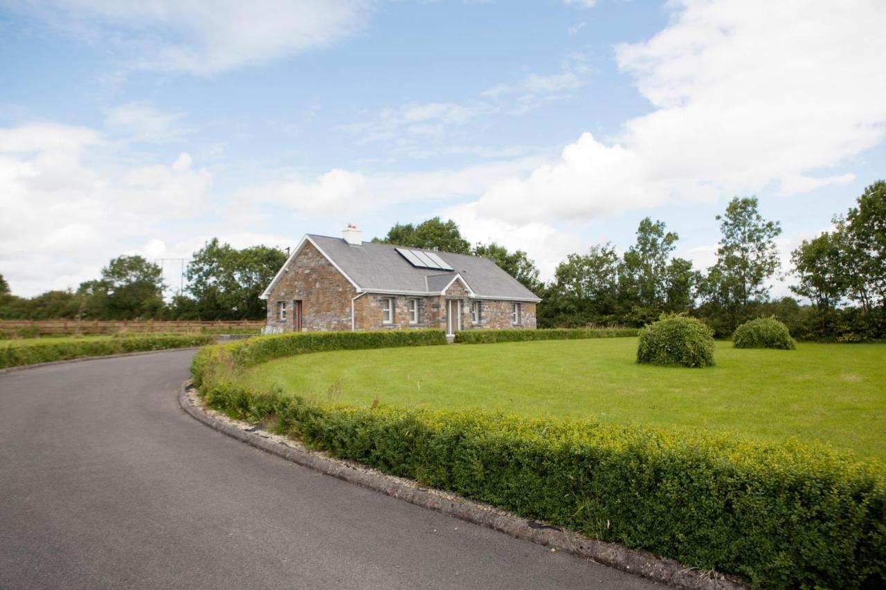 Villa Inviting 4-Bed House In Strokestown Extérieur photo